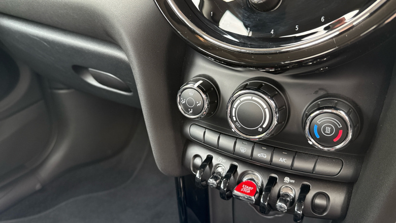 MINI Hatchback 1.5 Cooper Classic 3dr Petrol Hatchback